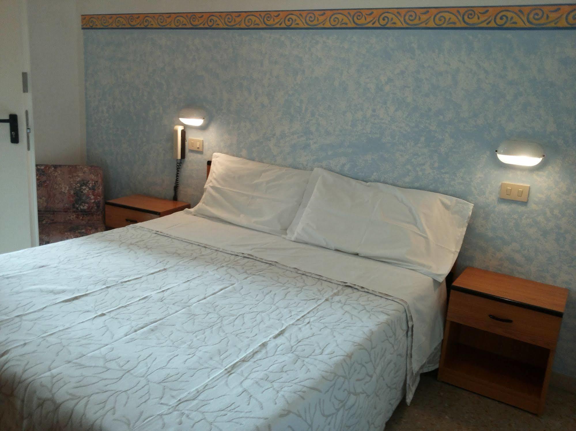 Hotel Bing Rimini Esterno foto